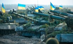 Украинские военнослужащие принимают участие в учениях воздушно-десантных войск в Житомирской области, 21 ноября 2018 года