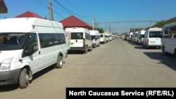 Пока водители голодают, транспорт простаивает